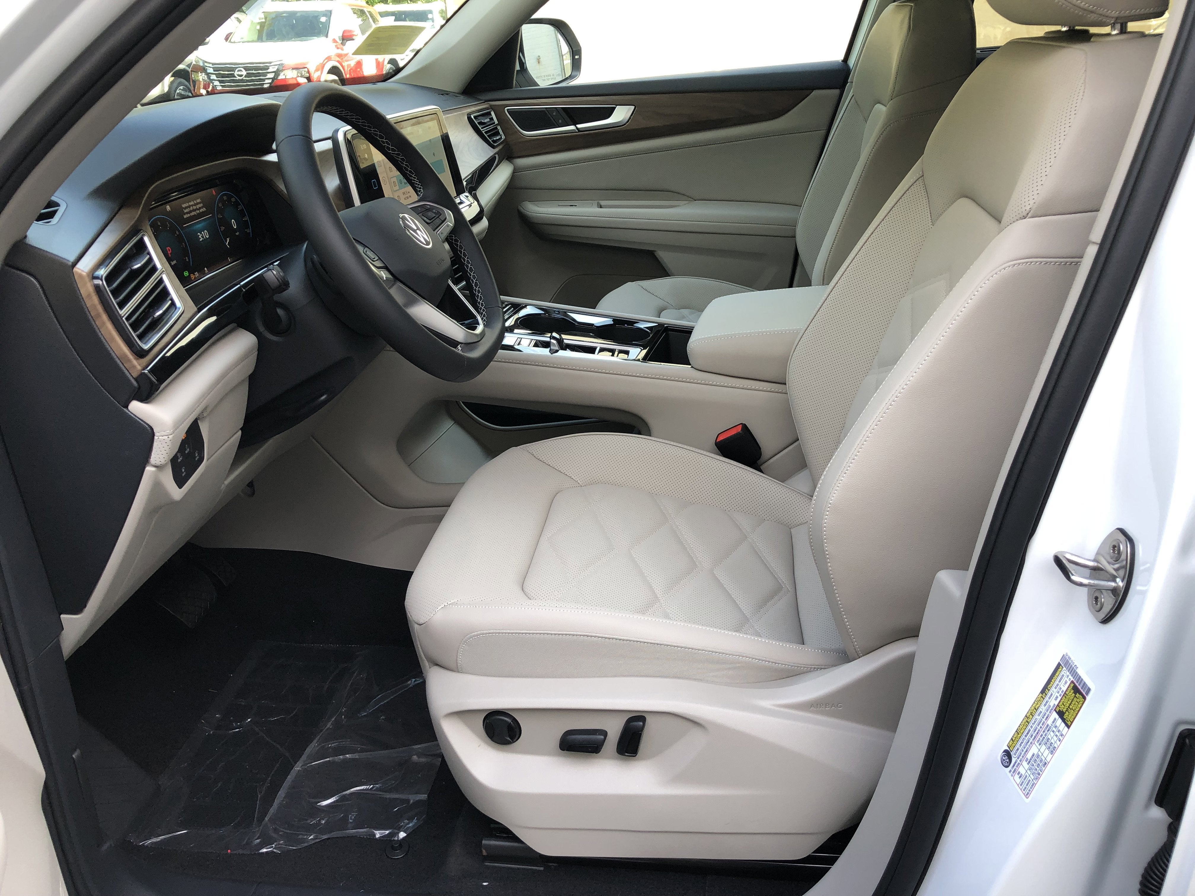 2026 Volkswagen Atlas 2.0T SE w/Technology w/panoramic sunroof