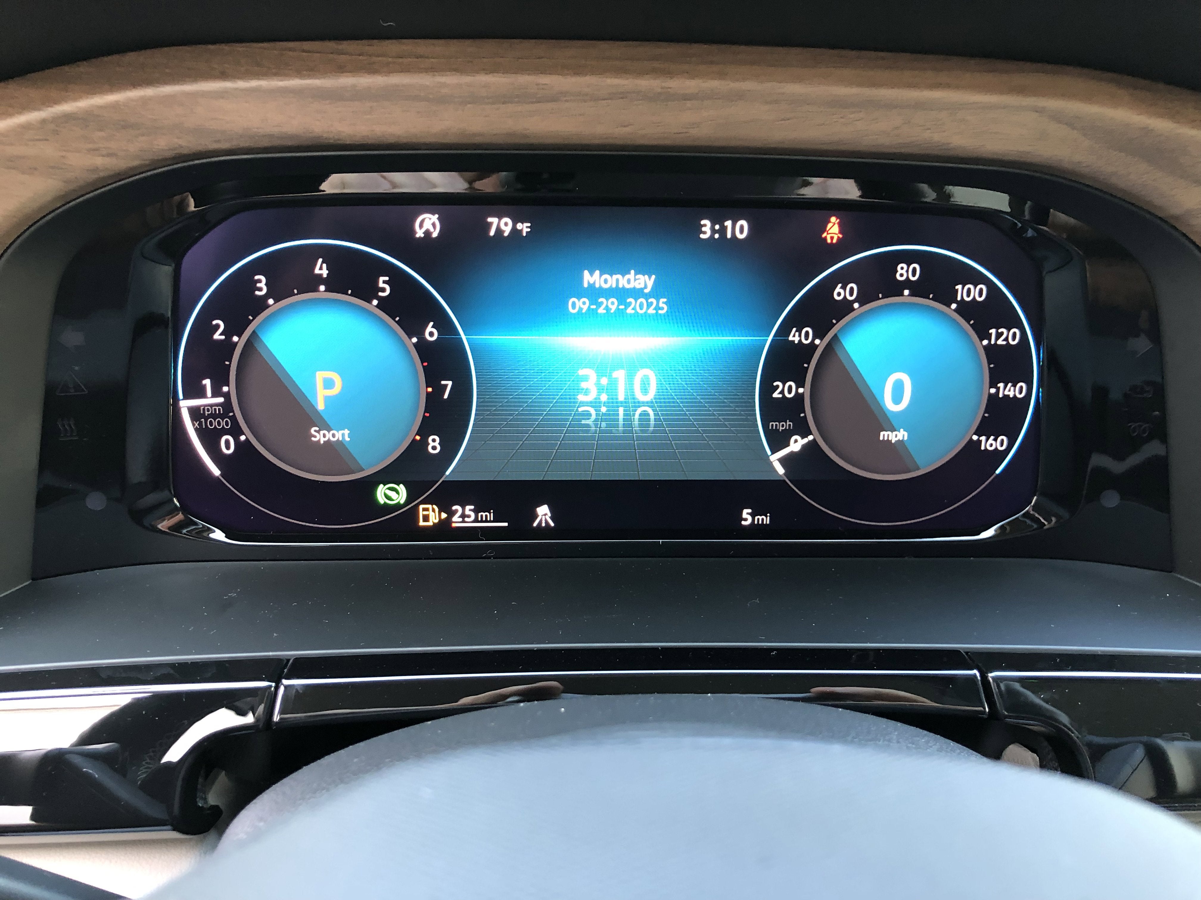 2026 Volkswagen Atlas 2.0T SE w/Technology w/panoramic sunroof