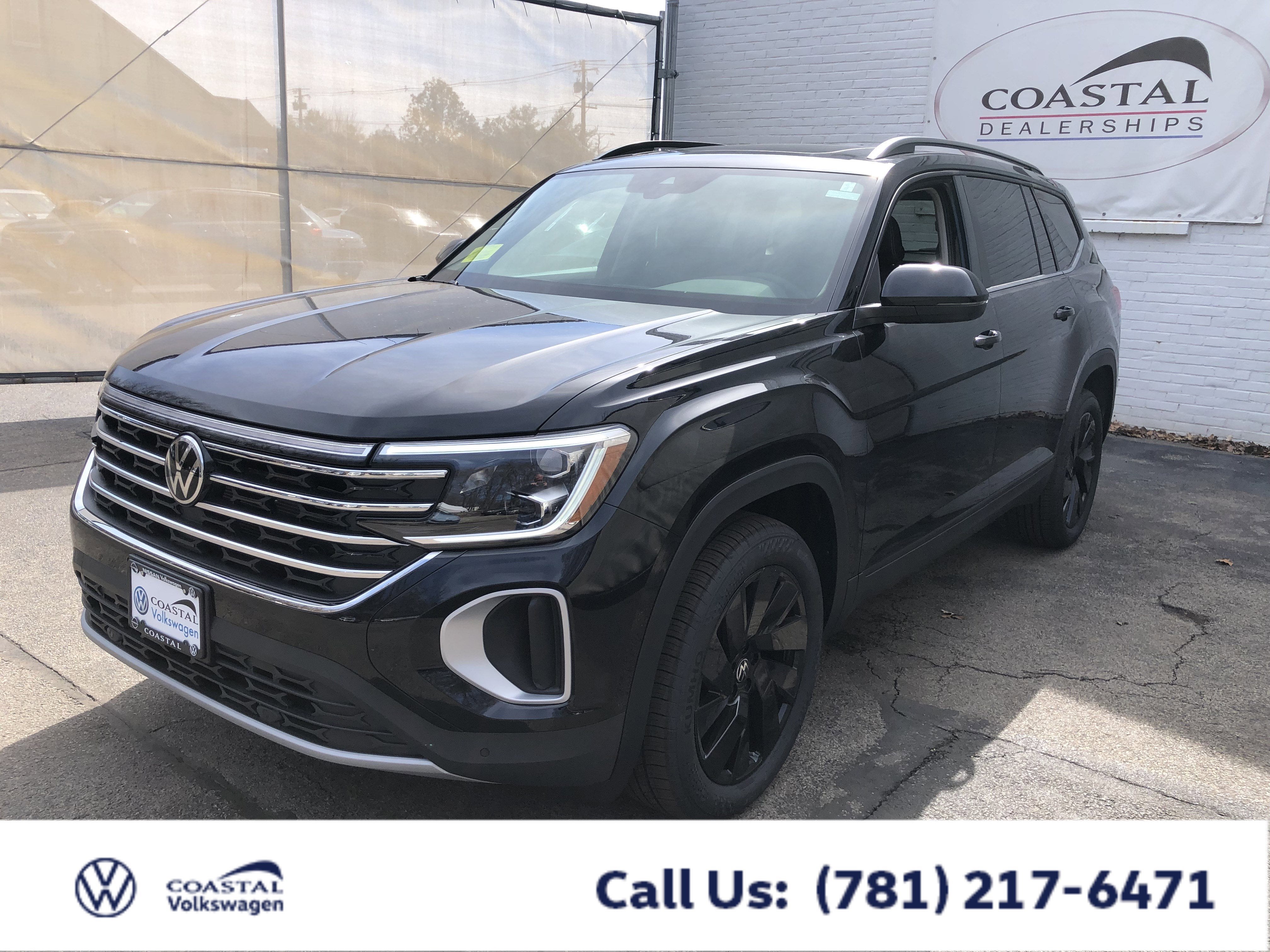 2026 Volkswagen Atlas 2.0T SE w/Technology w/panoramic sunroof and black wheel package