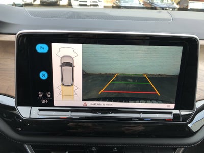 2026 Volkswagen Atlas 2.0T SE w/Technology w/panoramic sunroof and black wheel package