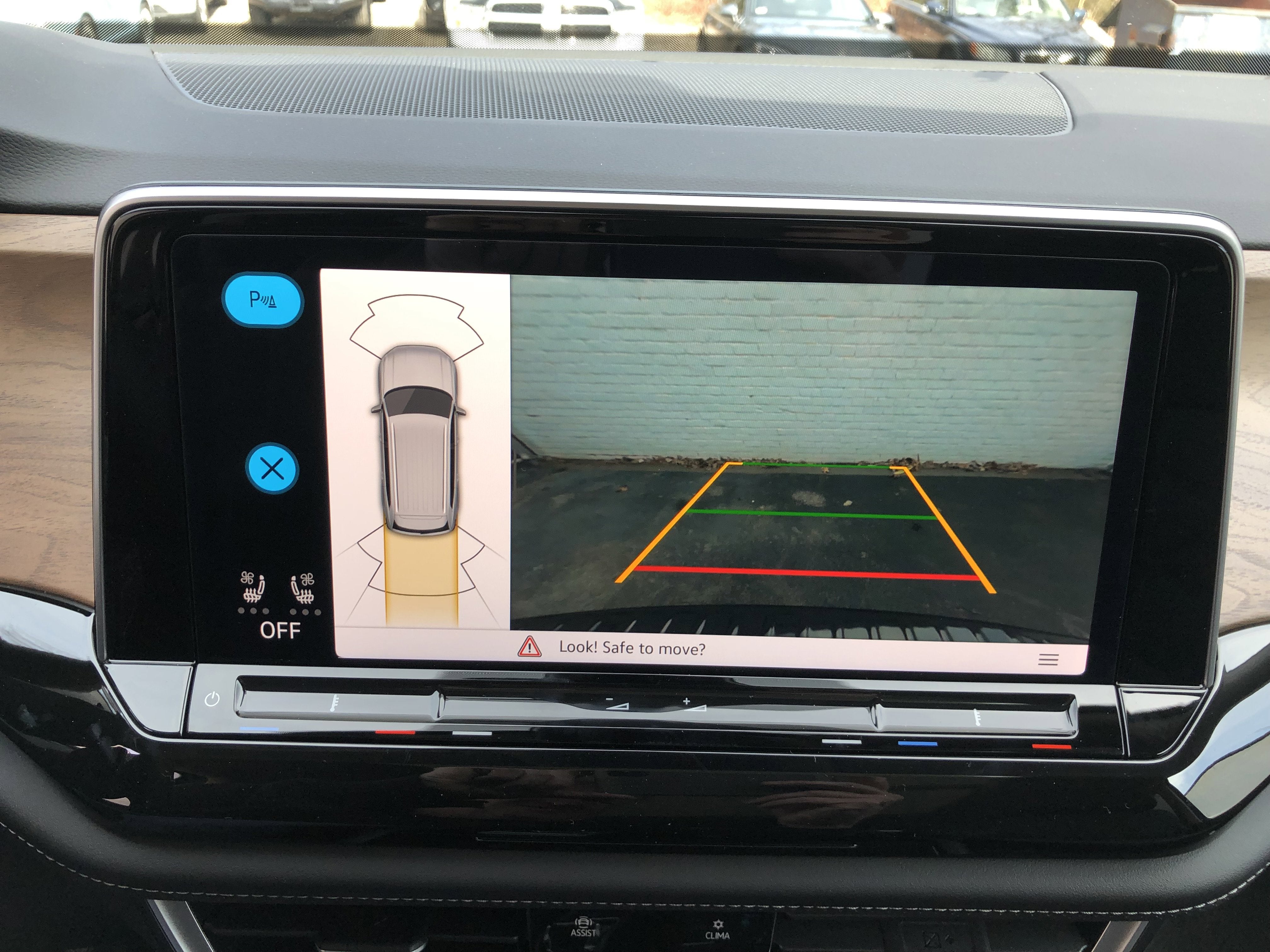 2026 Volkswagen Atlas 2.0T SE w/Technology w/panoramic sunroof and black wheel package