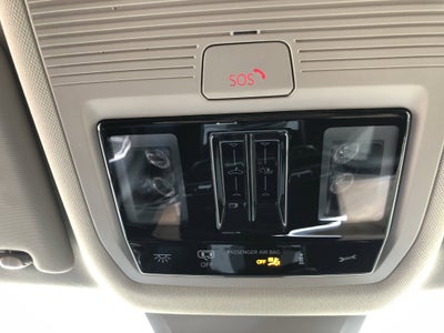 2026 Volkswagen Atlas 2.0T SE w/Technology w/panoramic sunroof and black wheel package