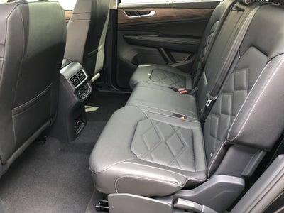 2026 Volkswagen Atlas 2.0T SE w/Technology w/panoramic sunroof and black wheel package