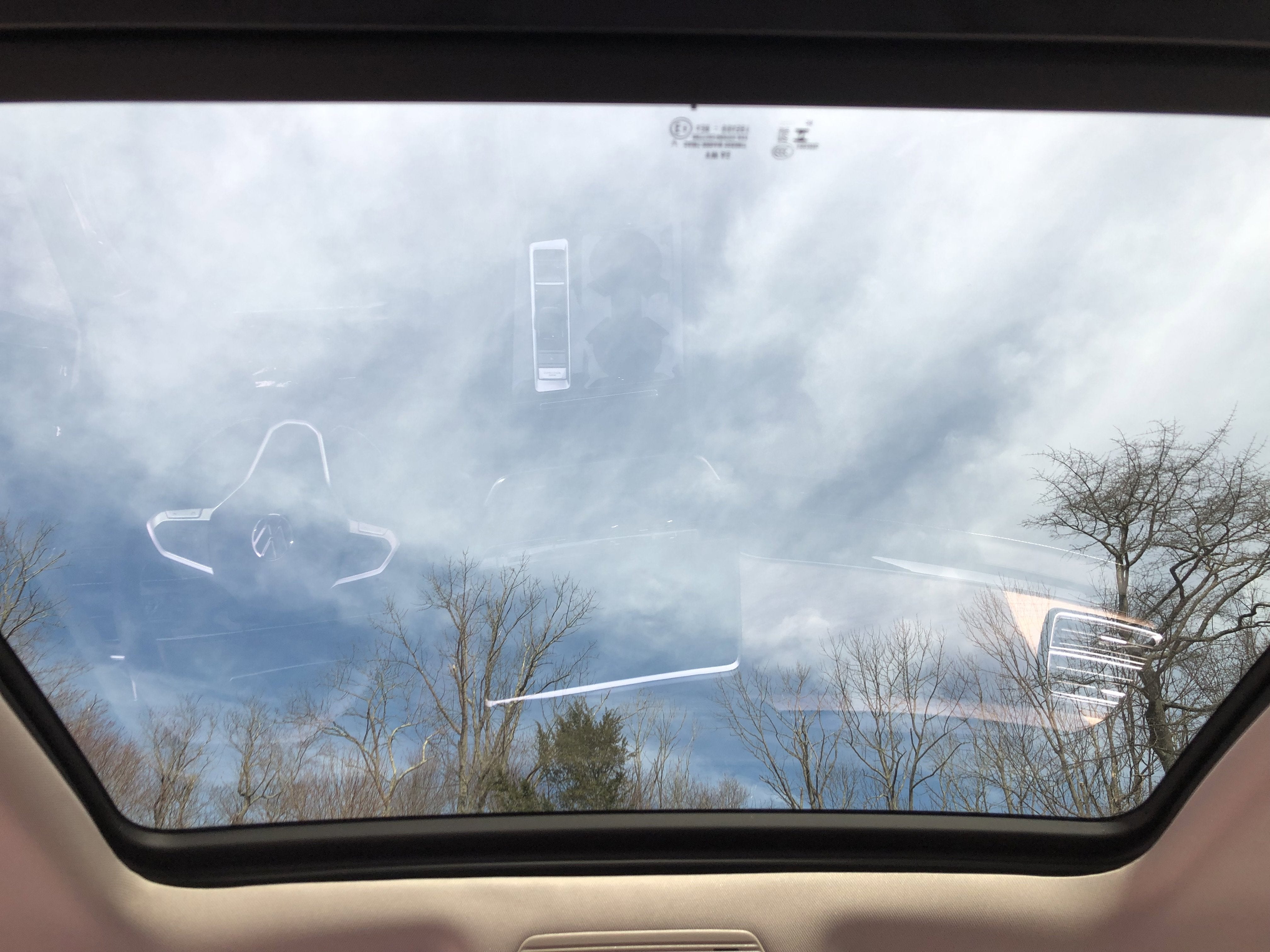 2026 Volkswagen Atlas 2.0T SE w/Technology w/panoramic sunroof and black wheel package