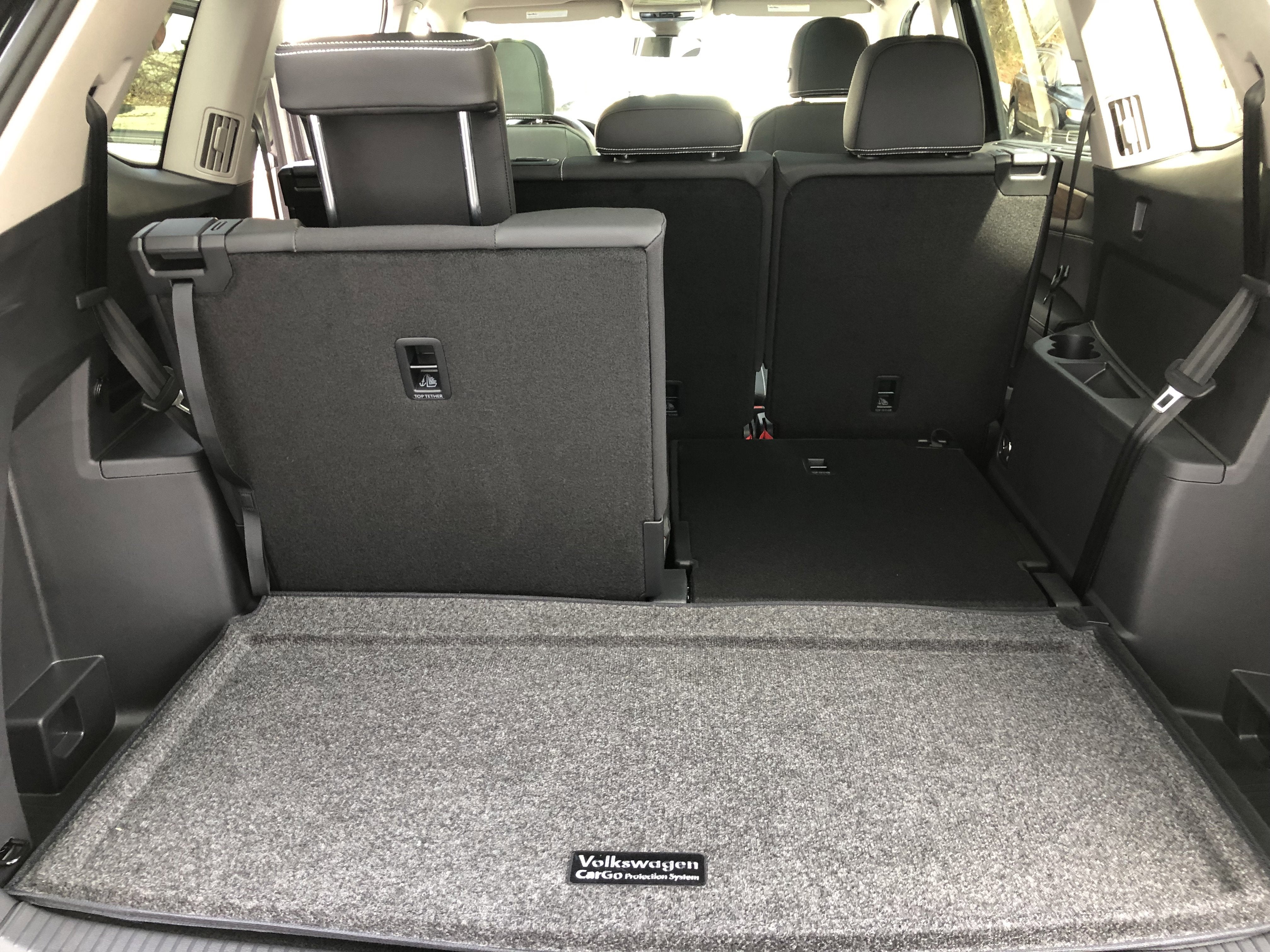 2026 Volkswagen Atlas 2.0T SE w/Technology w/panoramic sunroof and black wheel package