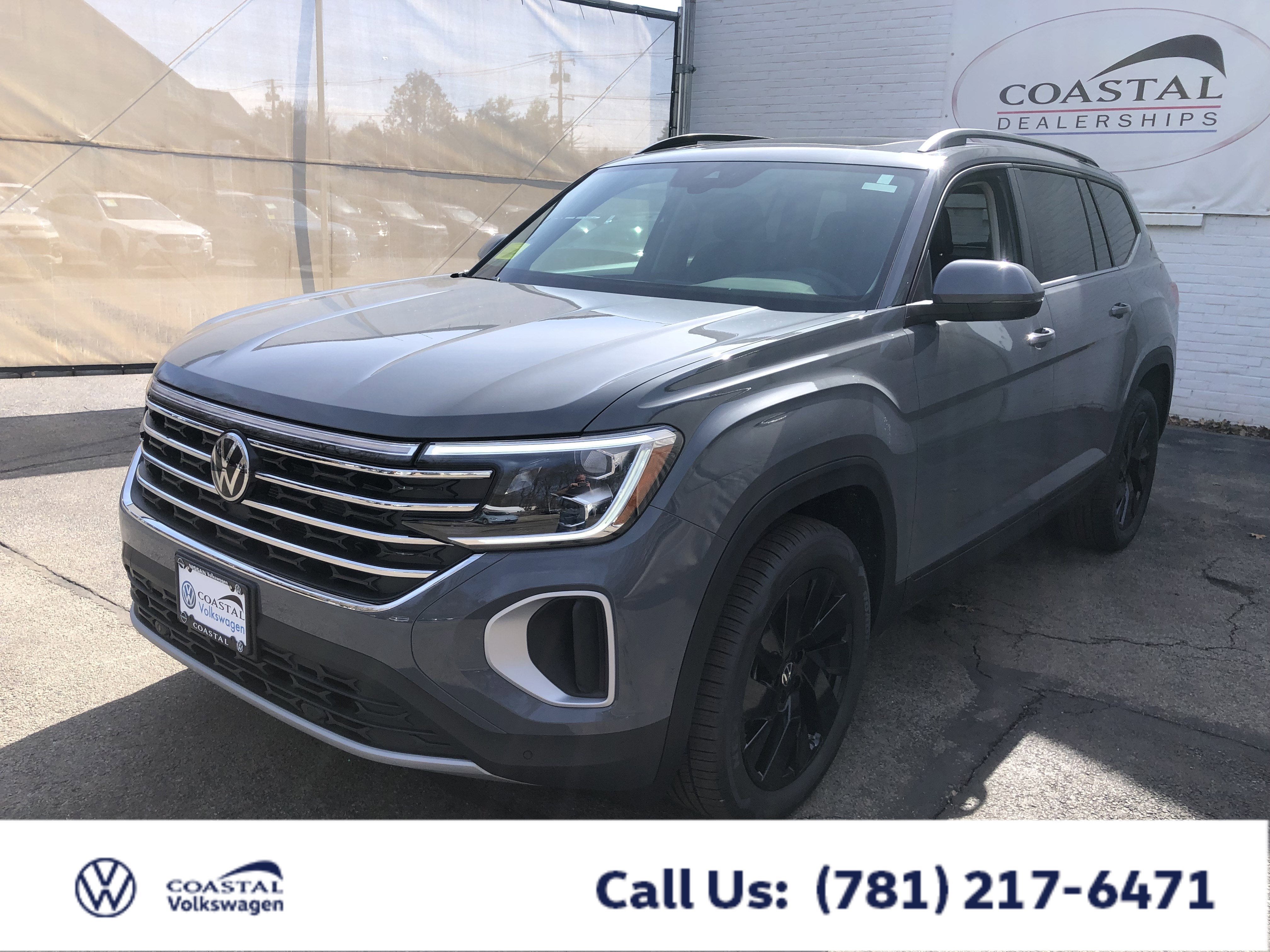 2026 Volkswagen Atlas 2.0T SE w/Technology w/panoramic sunroof and black wheel package