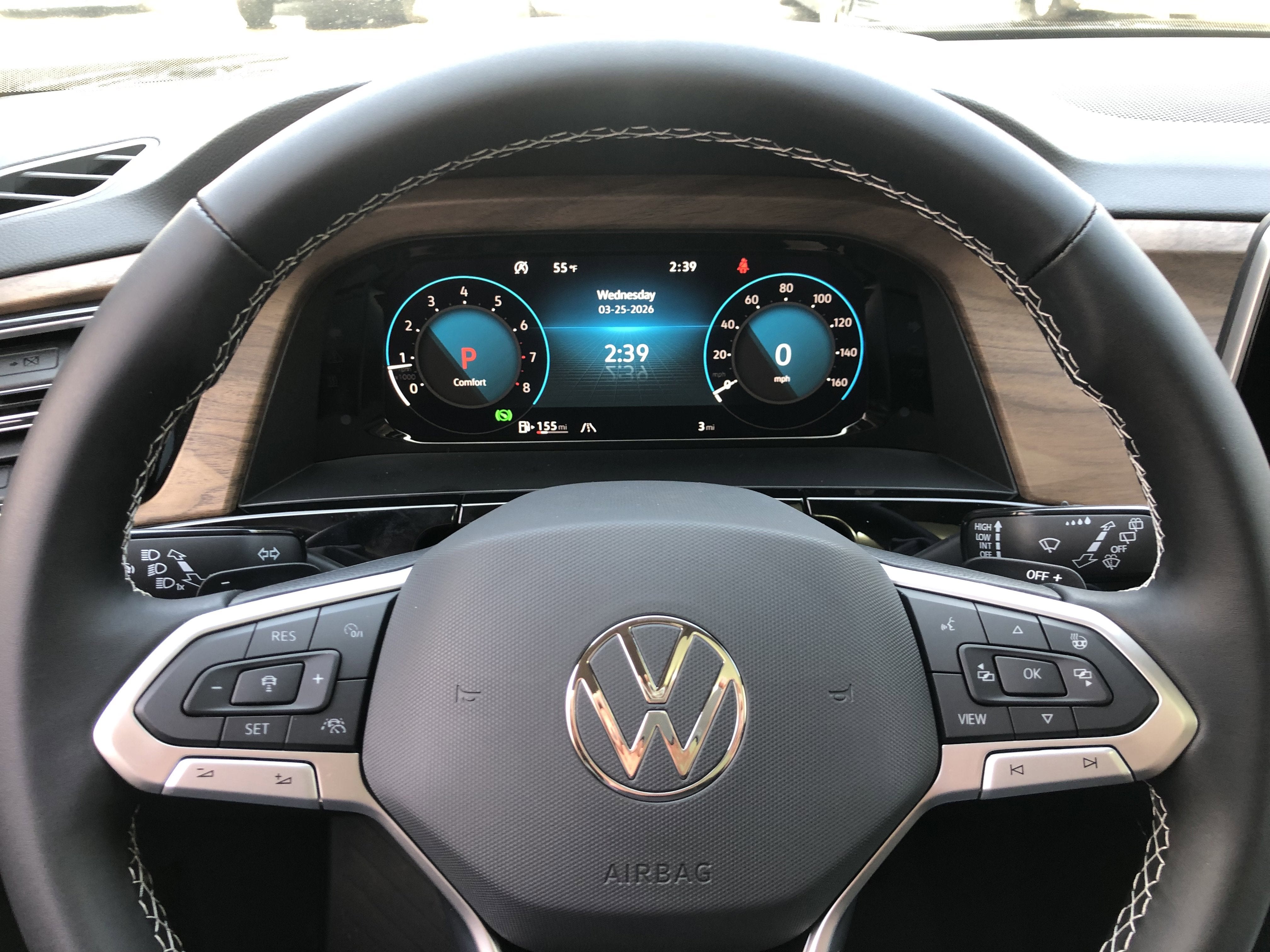 2026 Volkswagen Atlas 2.0T SE w/Technology w/panoramic sunroof and black wheel package