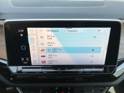 2026 Volkswagen Atlas 2.0T SE w/Technology w/panoramic sunroof and black wheel package