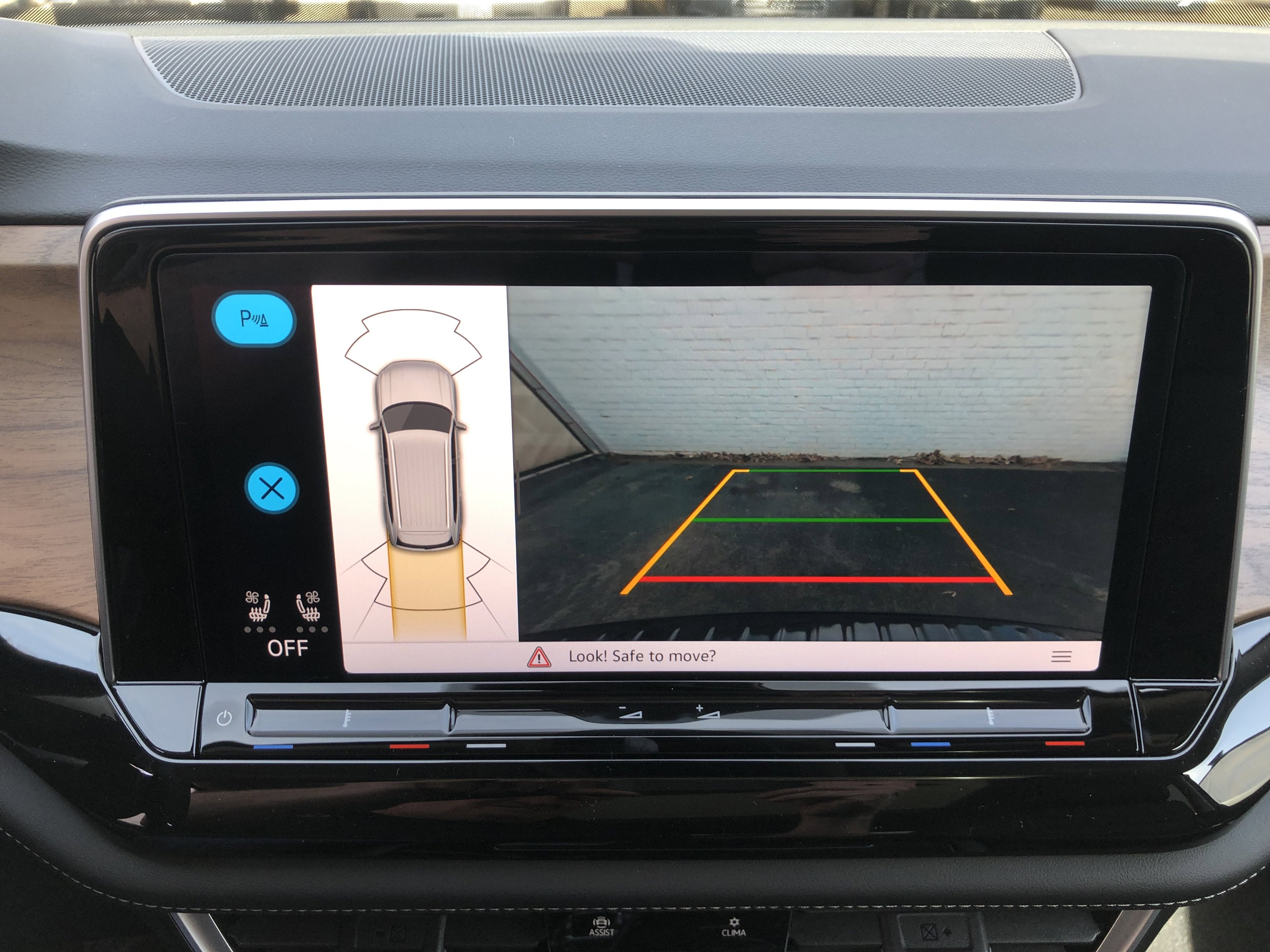 2026 Volkswagen Atlas 2.0T SE w/Technology w/panoramic sunroof and black wheel package