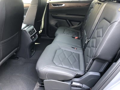 2026 Volkswagen Atlas 2.0T SE w/Technology w/panoramic sunroof and black wheel package