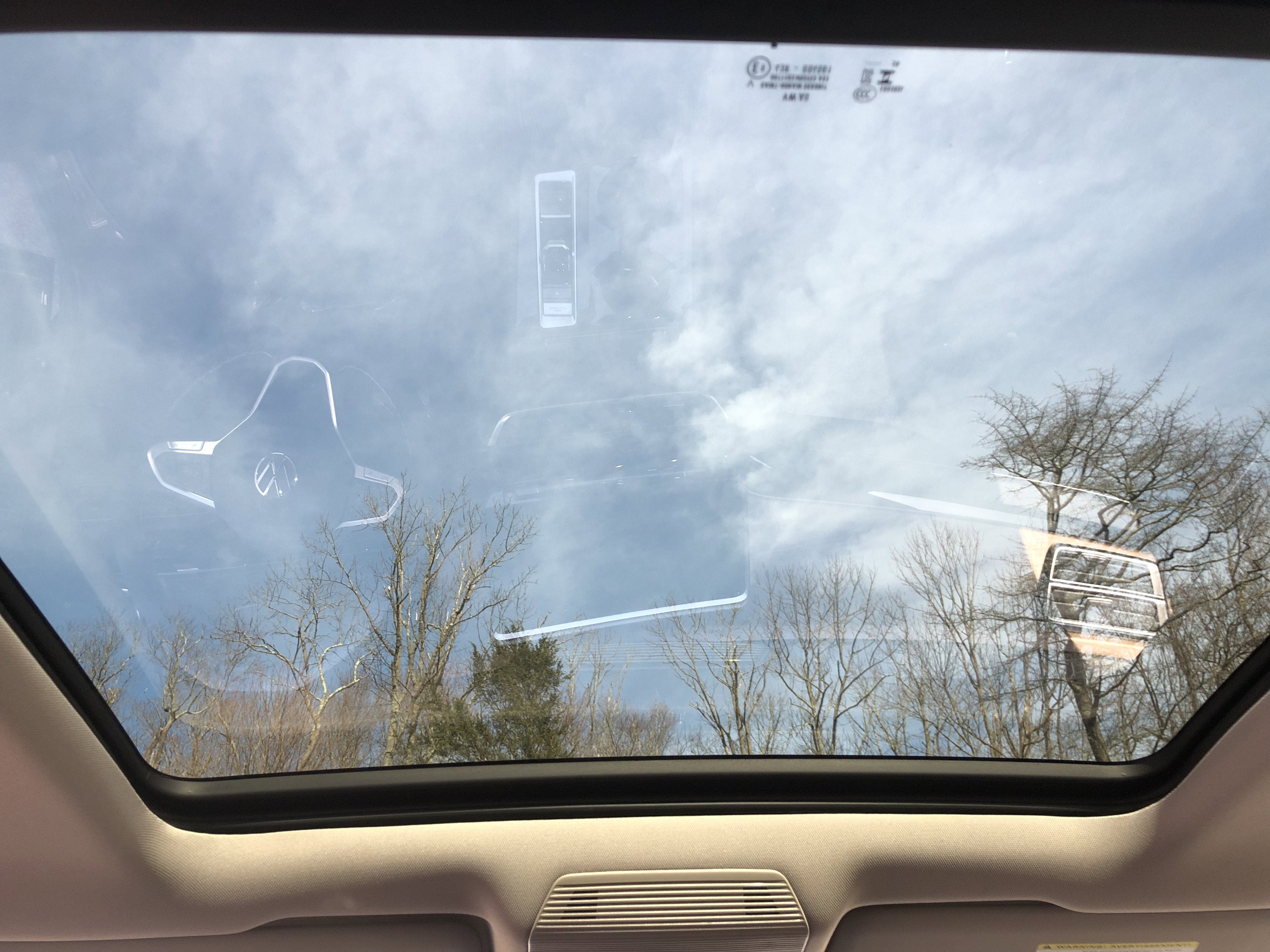 2026 Volkswagen Atlas 2.0T SE w/Technology w/panoramic sunroof and black wheel package