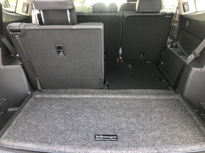 2026 Volkswagen Atlas 2.0T SE w/Technology w/panoramic sunroof and black wheel package