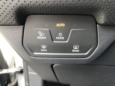 2026 Volkswagen Atlas 2.0T SE w/Technology w/panoramic sunroof and black wheel package