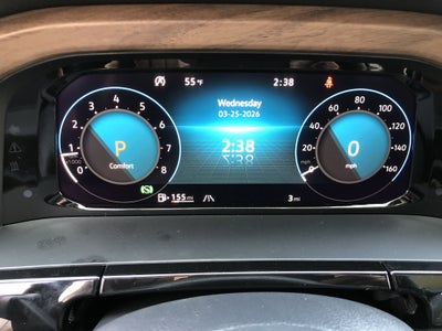 2026 Volkswagen Atlas 2.0T SE w/Technology w/panoramic sunroof and black wheel package