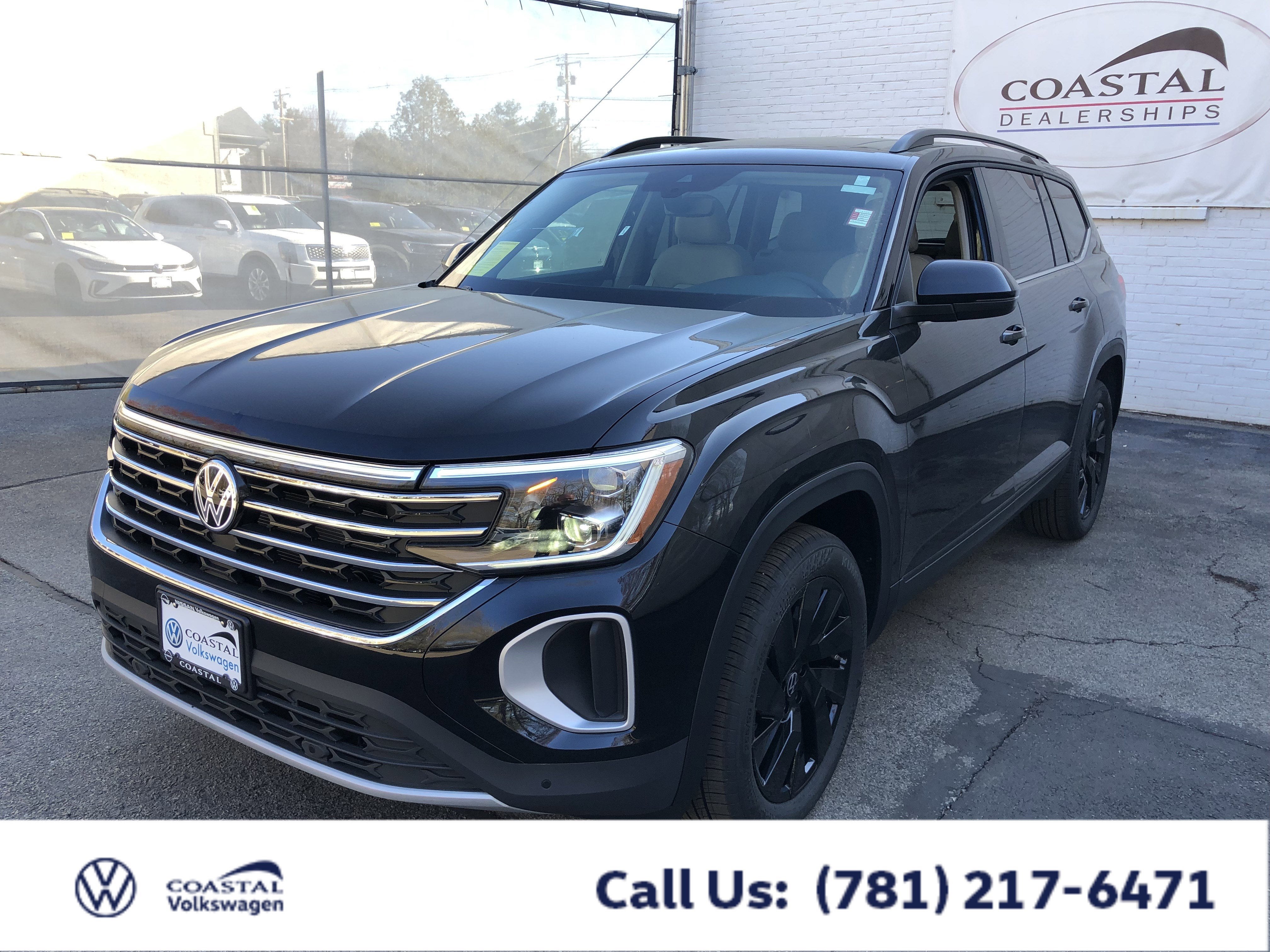 2026 Volkswagen Atlas 2.0T SE w/Technology w/panoramic sunroof and black wheel package