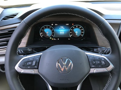 2026 Volkswagen Atlas 2.0T SE w/Technology w/panoramic sunroof and black wheel package