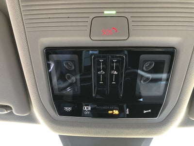 2026 Volkswagen Atlas 2.0T SE w/Technology w/panoramic sunroof and black wheel package