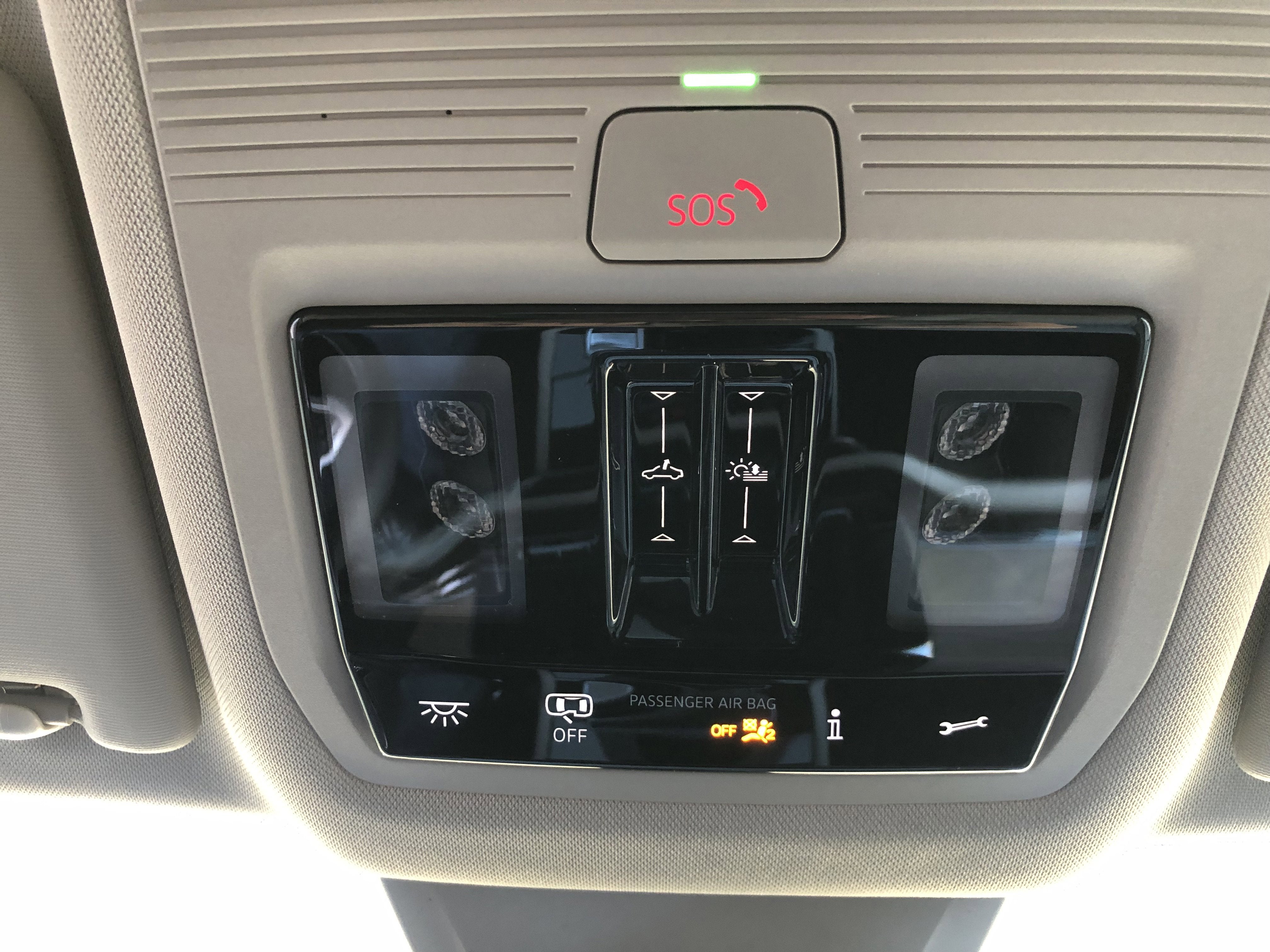 2026 Volkswagen Atlas 2.0T SE w/Technology w/panoramic sunroof and black wheel package