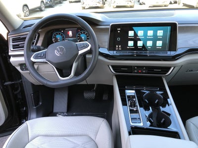 2026 Volkswagen Atlas 2.0T SE w/Technology w/panoramic sunroof and black wheel package