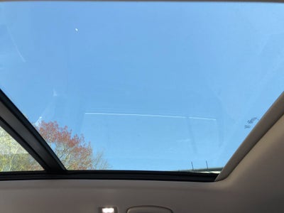 2026 Volkswagen Atlas 2.0T SE w/Technology w/panoramic sunroof and black wheel package