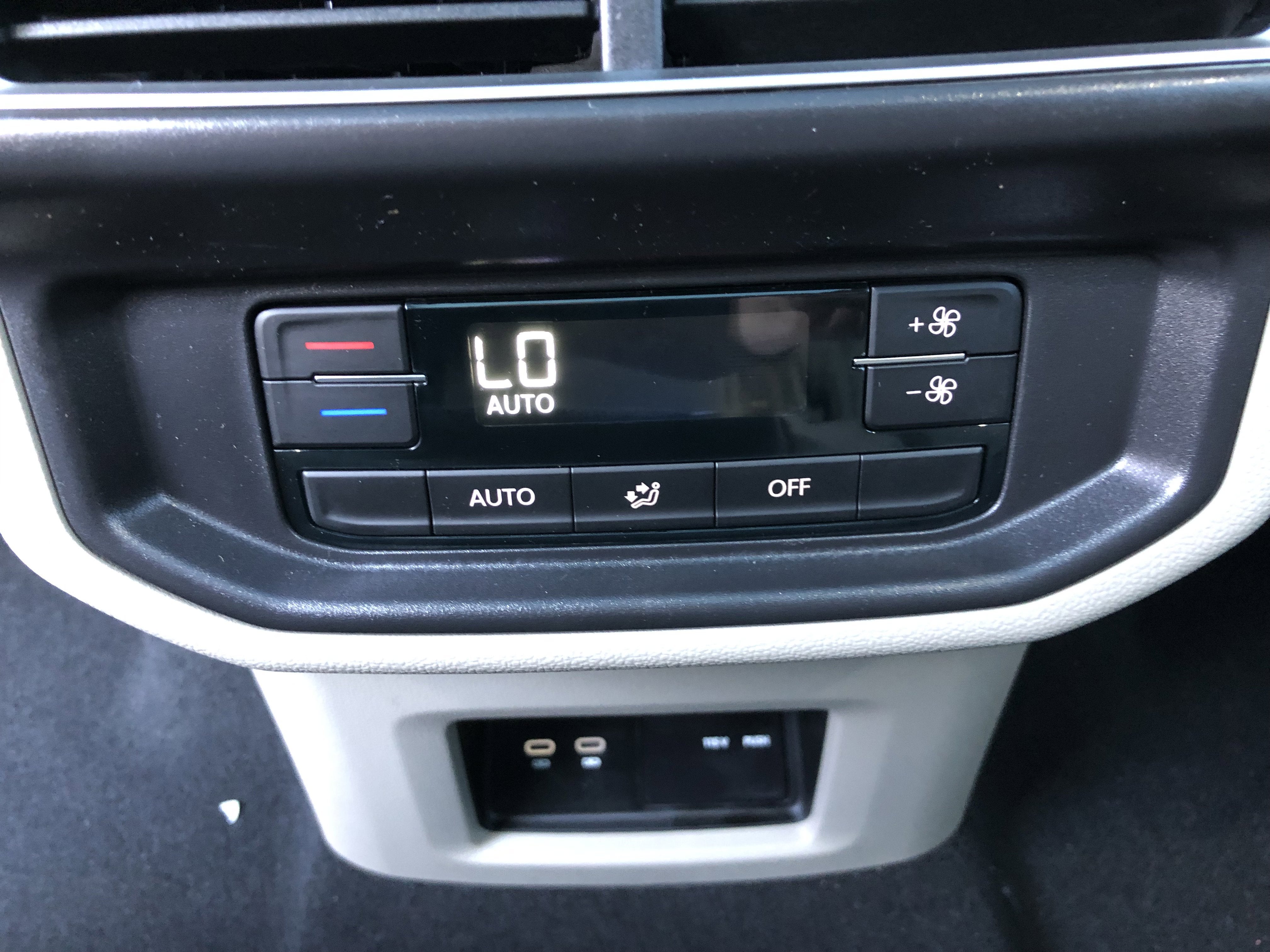 2026 Volkswagen Atlas 2.0T SE w/Technology w/panoramic sunroof and black wheel package