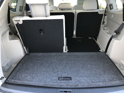2026 Volkswagen Atlas 2.0T SE w/Technology w/panoramic sunroof and black wheel package