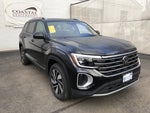 2026 Volkswagen Atlas 2.0T SE w/Technology w/panoramic sunroof and black wheel package