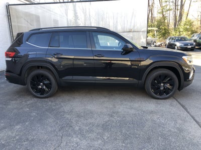 2026 Volkswagen Atlas 2.0T SE w/Technology w/panoramic sunroof and black wheel package