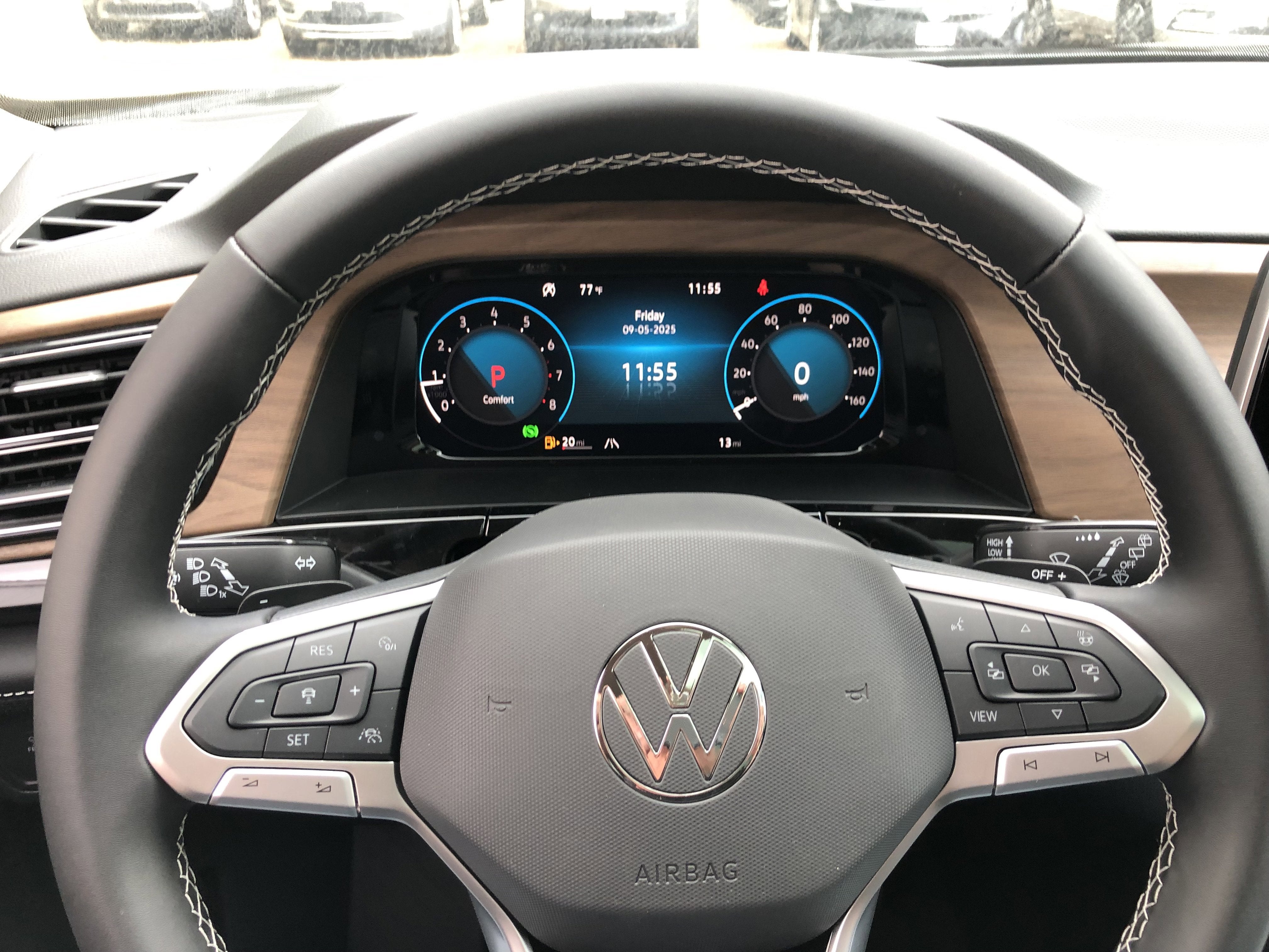 2026 Volkswagen Atlas 2.0T SE w/Technology w/panoramic sunroof