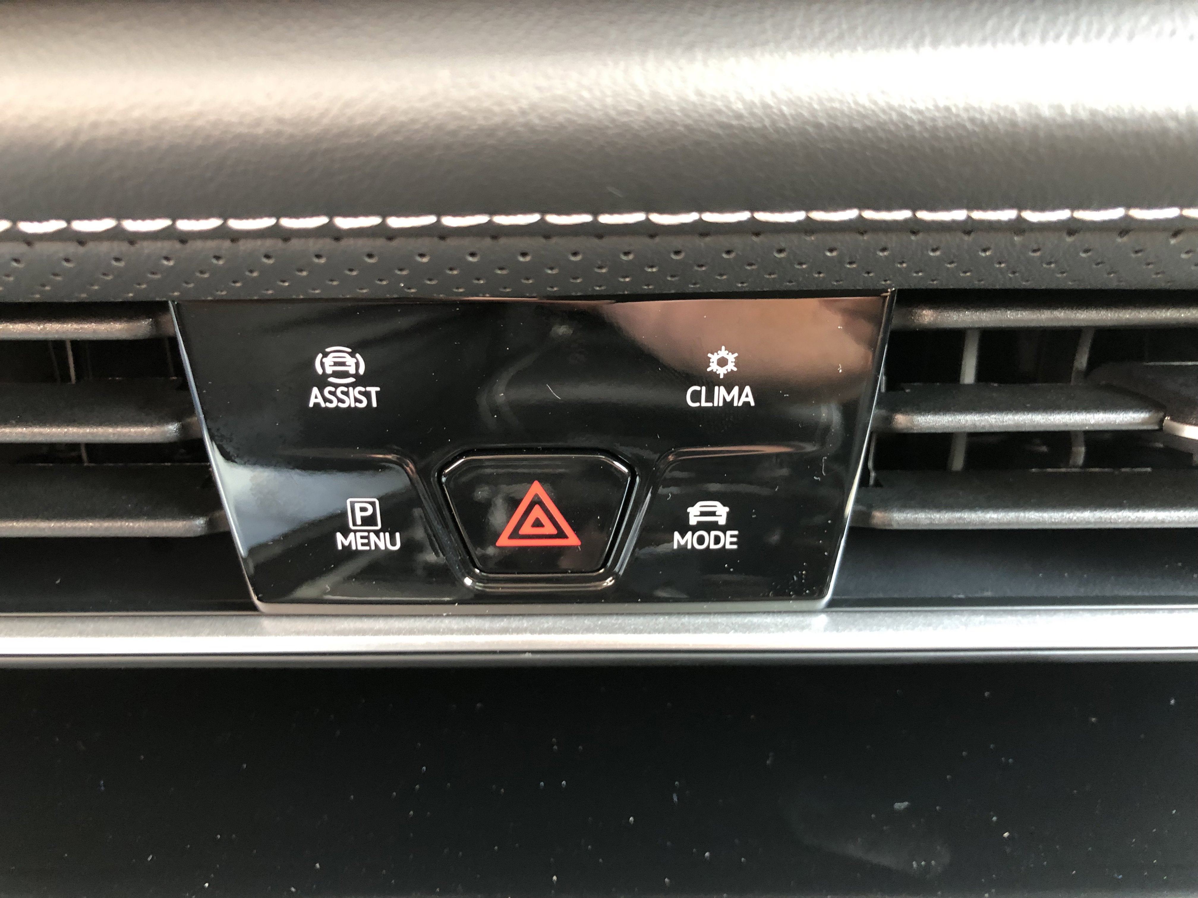 2026 Volkswagen Atlas 2.0T SE w/Technology w/panoramic sunroof