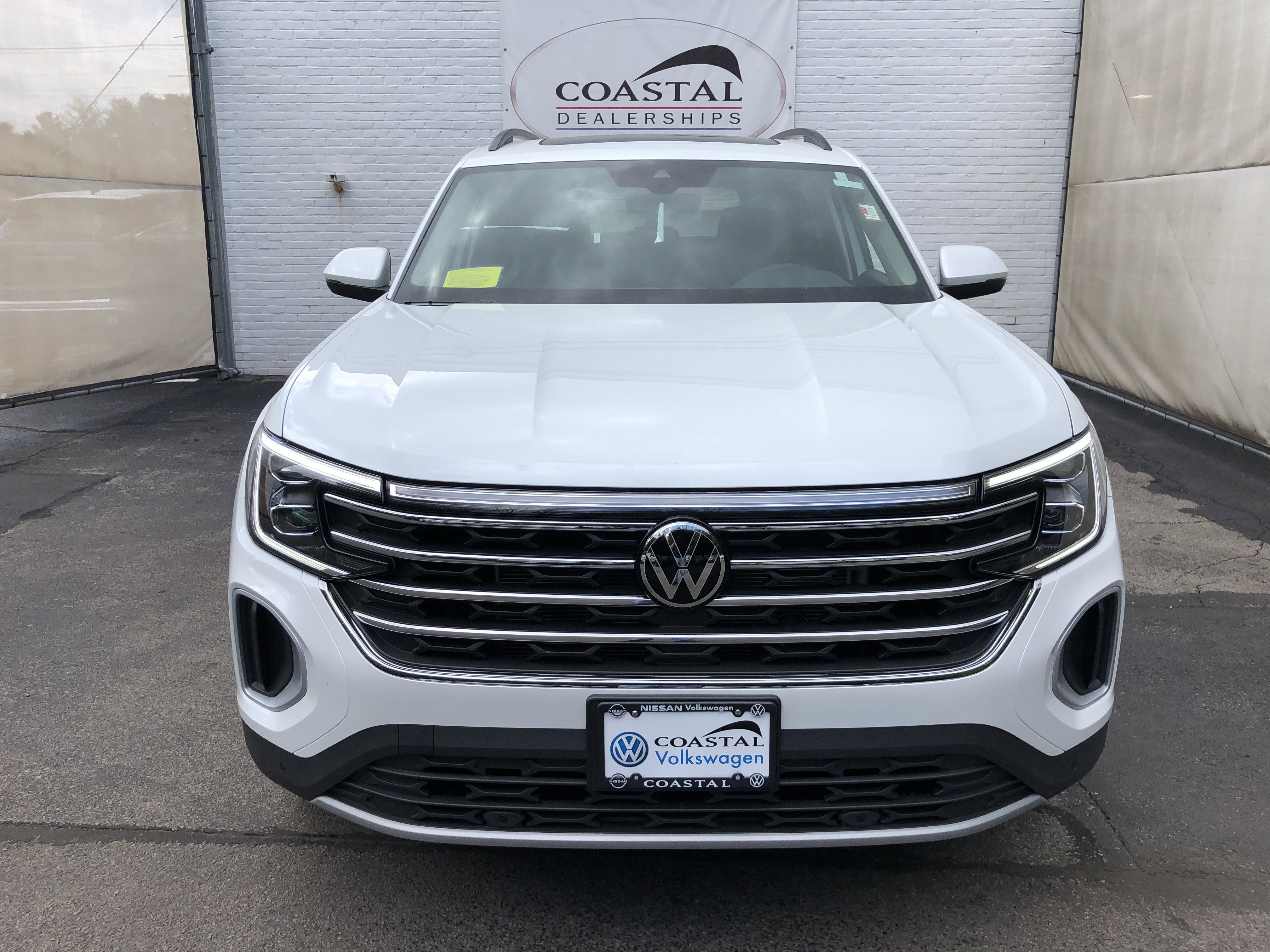 2026 Volkswagen Atlas 2.0T SE w/Technology w/panoramic sunroof