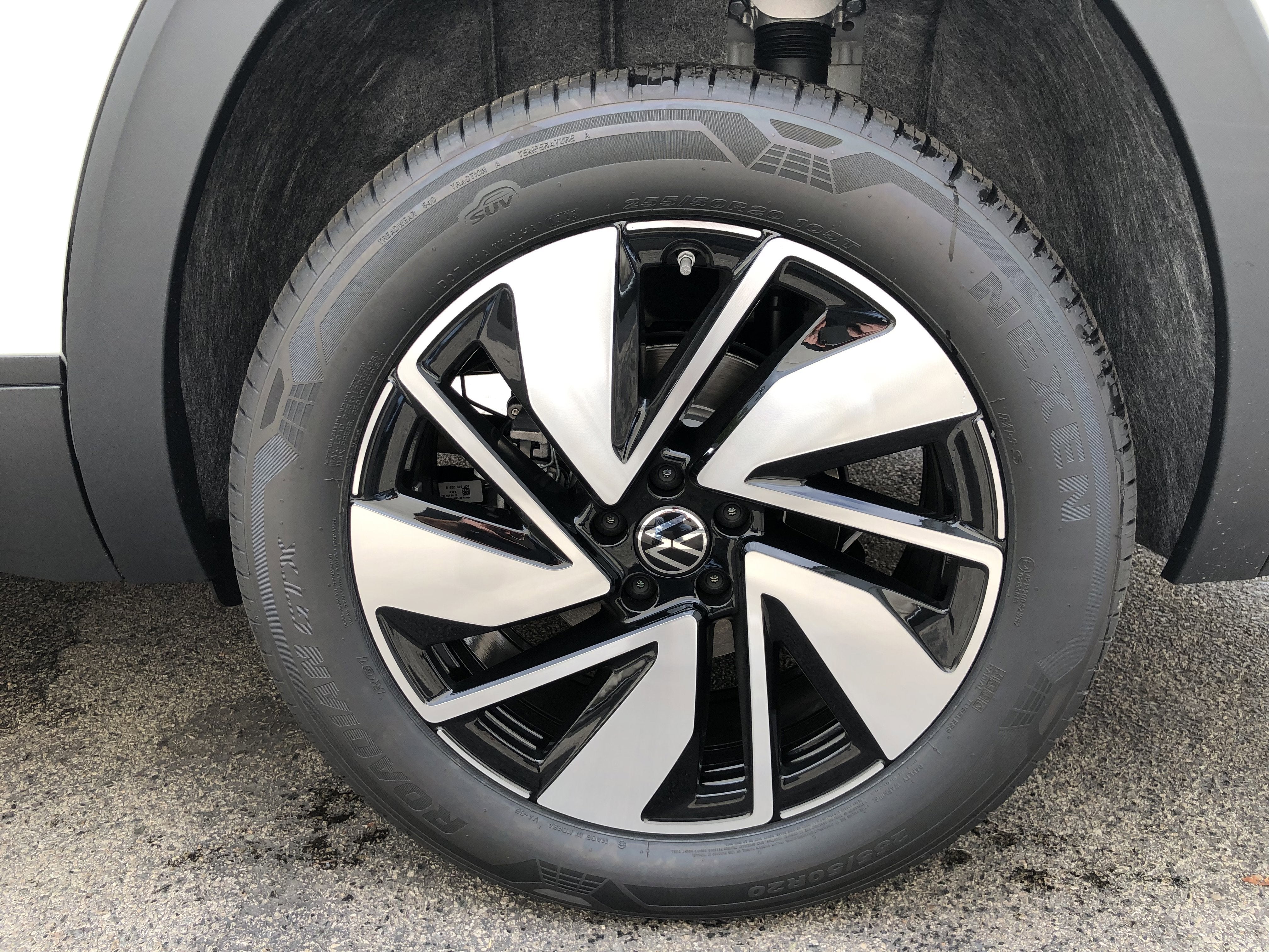 2026 Volkswagen Atlas 2.0T SE w/Technology w/panoramic sunroof