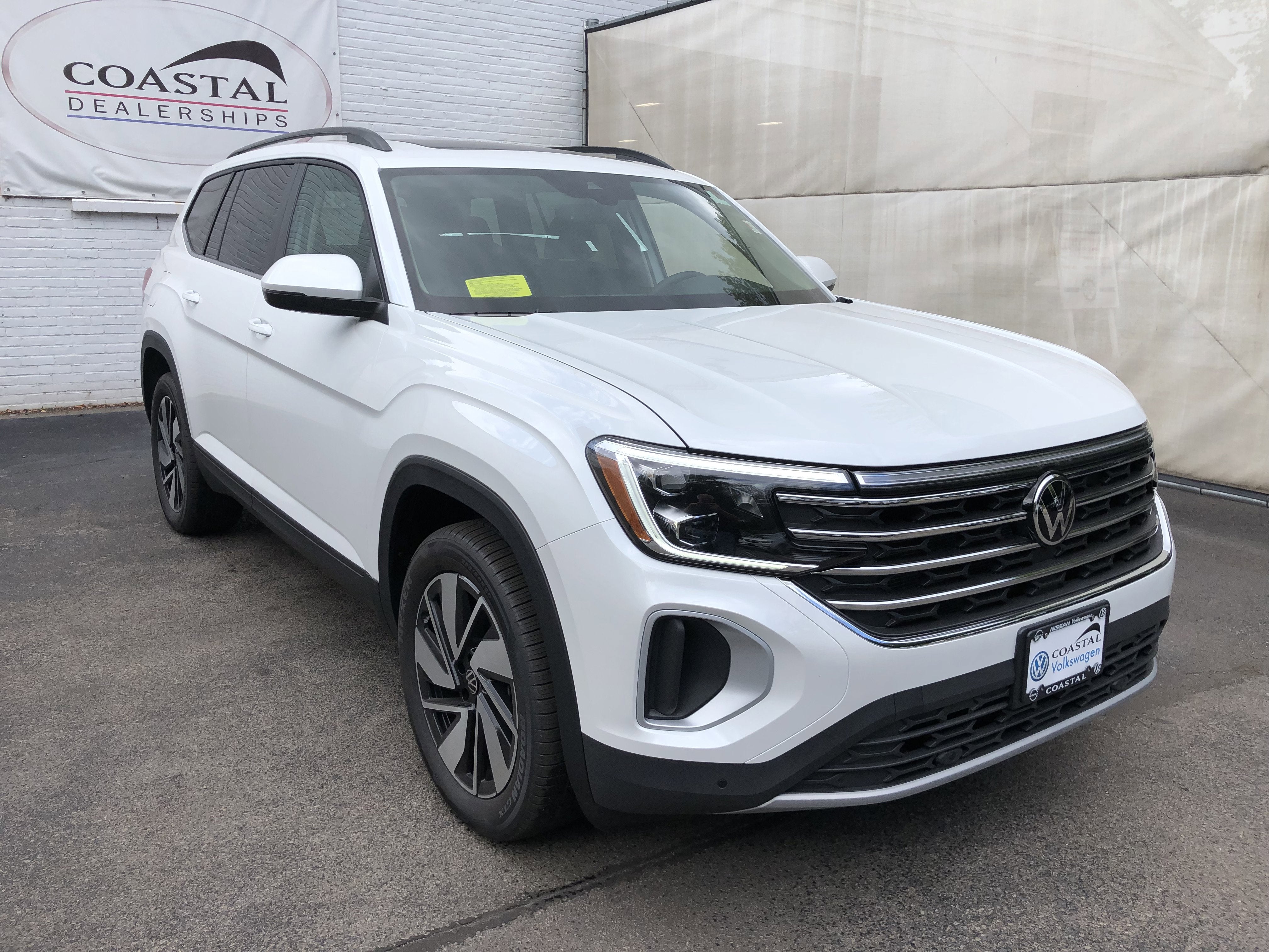 2026 Volkswagen Atlas 2.0T SE w/Technology w/panoramic sunroof