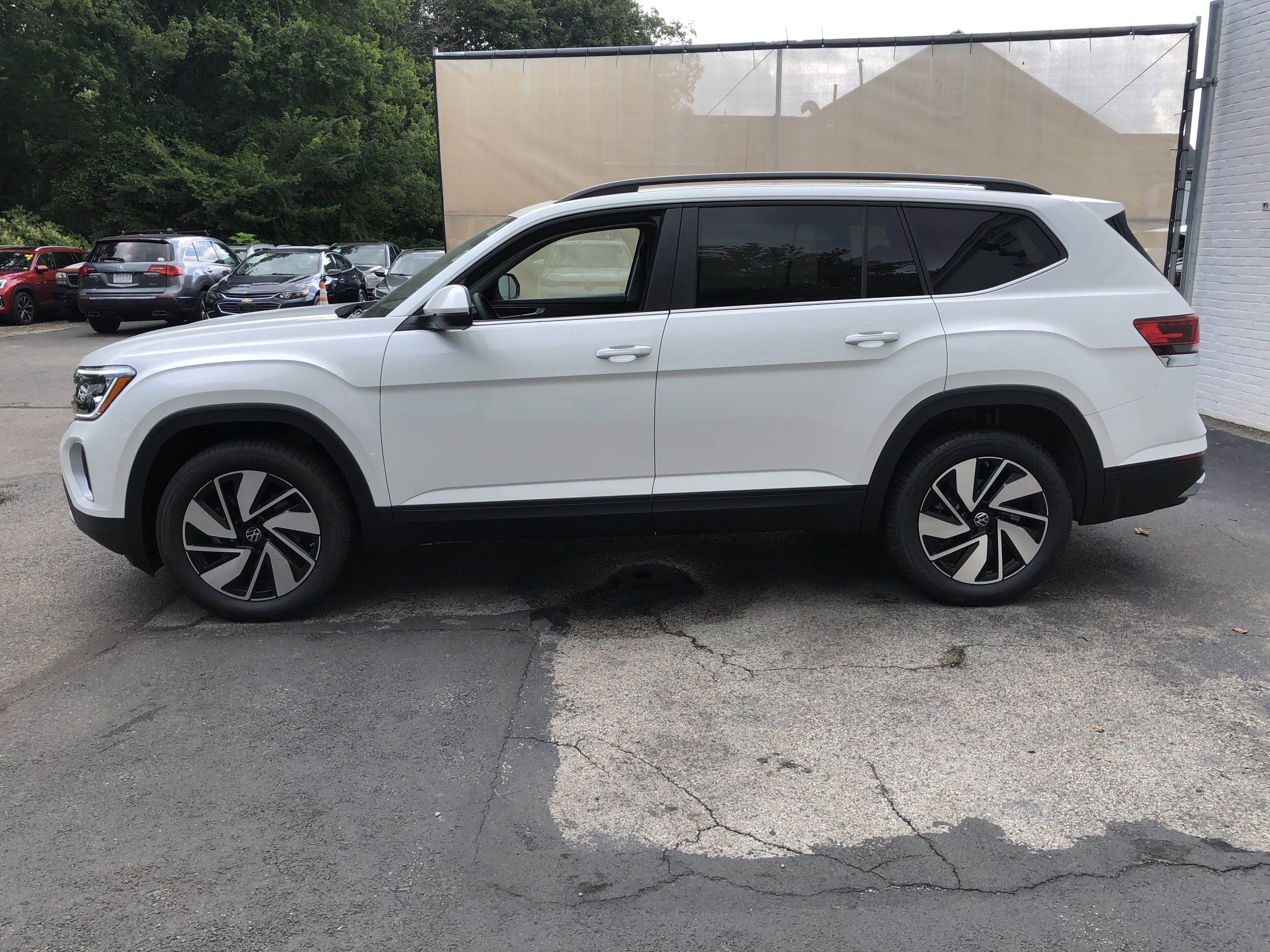 2026 Volkswagen Atlas 2.0T SE w/Technology w/panoramic sunroof