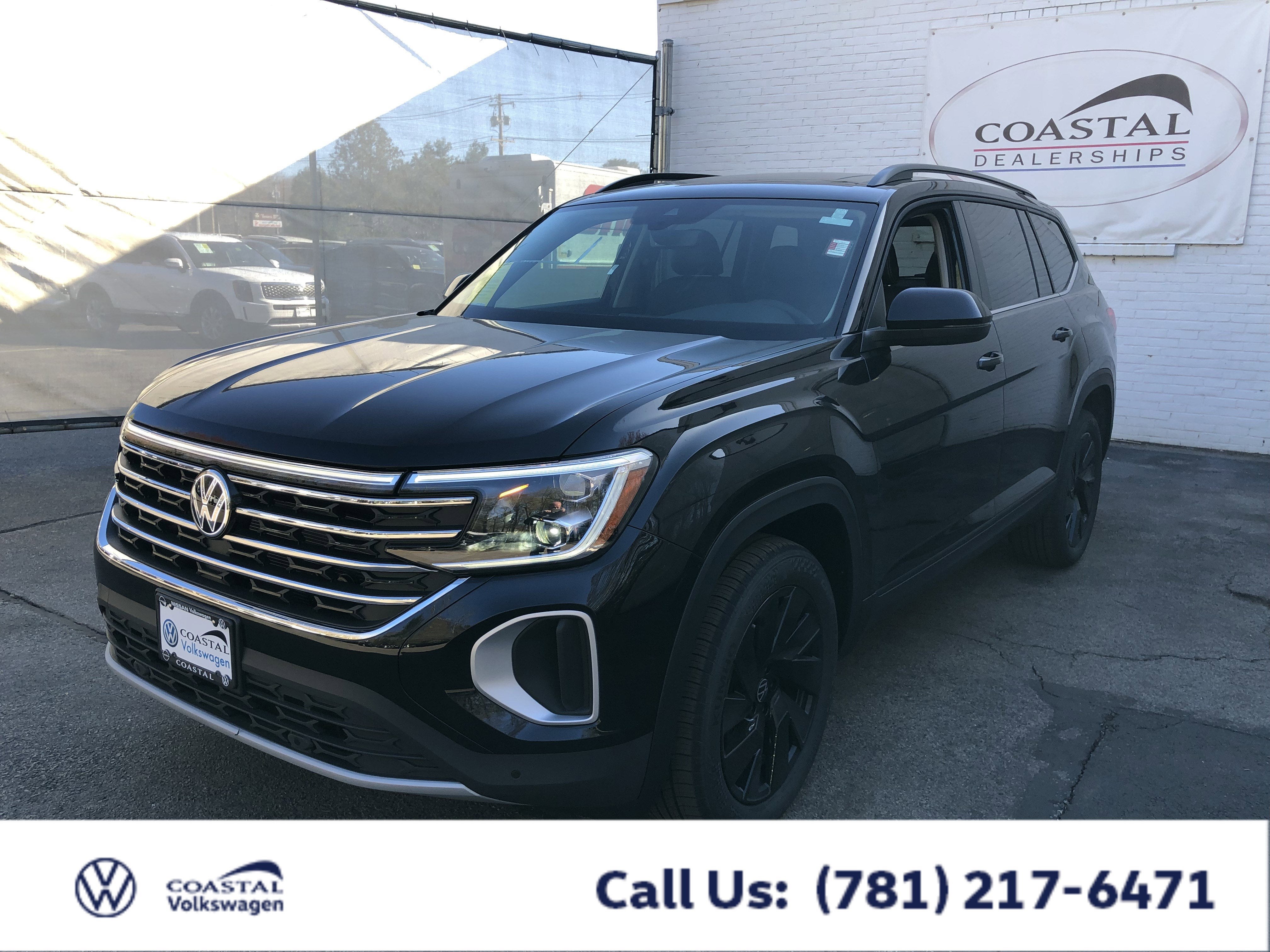 2026 Volkswagen Atlas 2.0T SE w/Technology w/captains chairs, panoramic sunroof and black wheel package