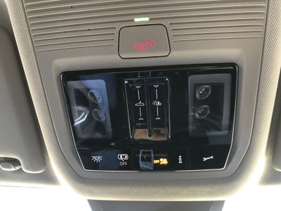2026 Volkswagen Atlas 2.0T SE w/Technology w/captains chairs, panoramic sunroof and black wheel package