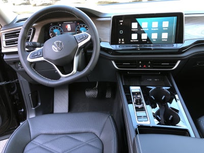 2026 Volkswagen Atlas 2.0T SE w/Technology w/captains chairs, panoramic sunroof and black wheel package