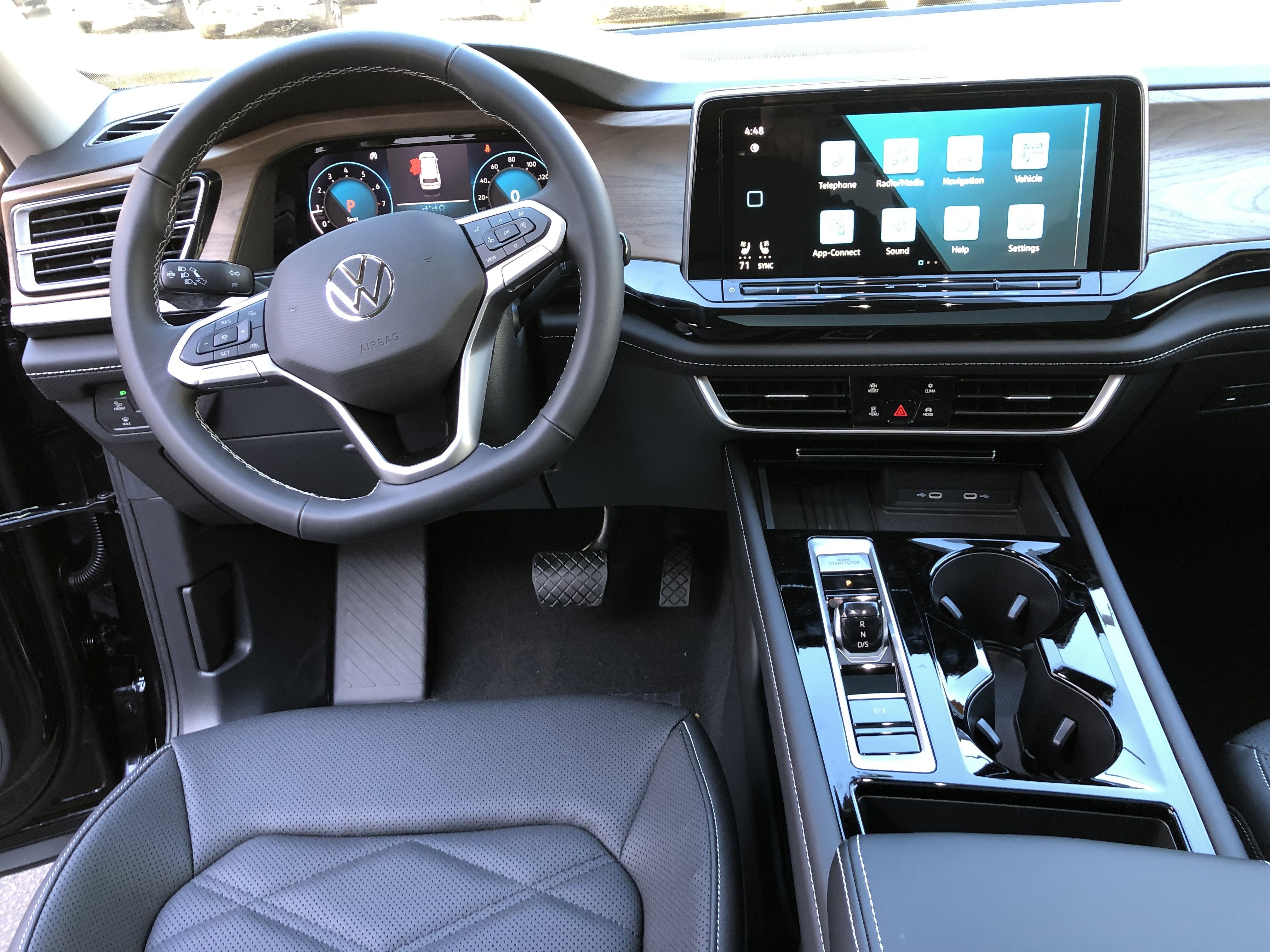 2026 Volkswagen Atlas 2.0T SE w/Technology w/captains chairs, panoramic sunroof and black wheel package