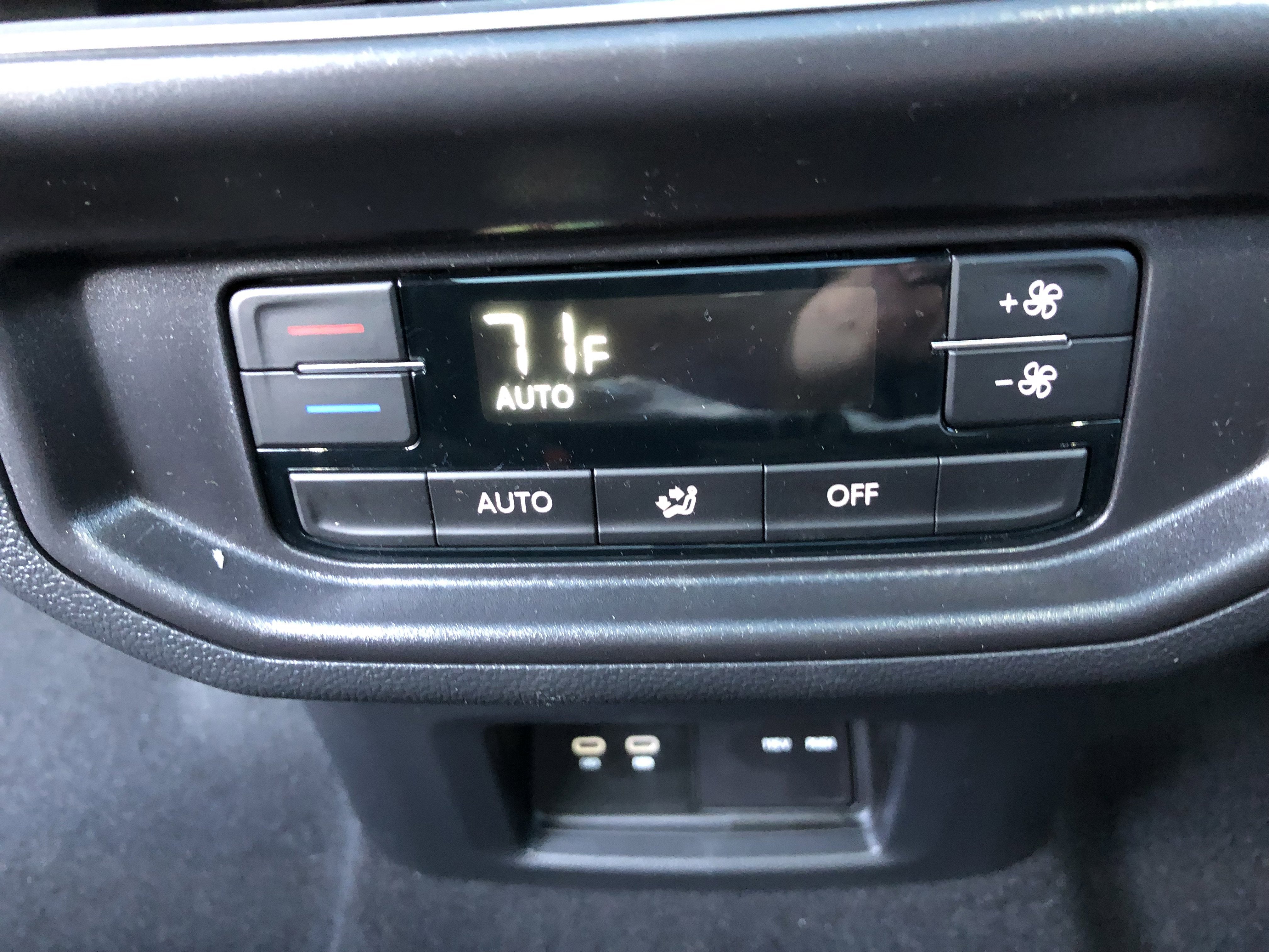2026 Volkswagen Atlas 2.0T SE w/Technology w/captains chairs, panoramic sunroof and black wheel package