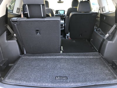 2026 Volkswagen Atlas 2.0T SE w/Technology w/captains chairs, panoramic sunroof and black wheel package