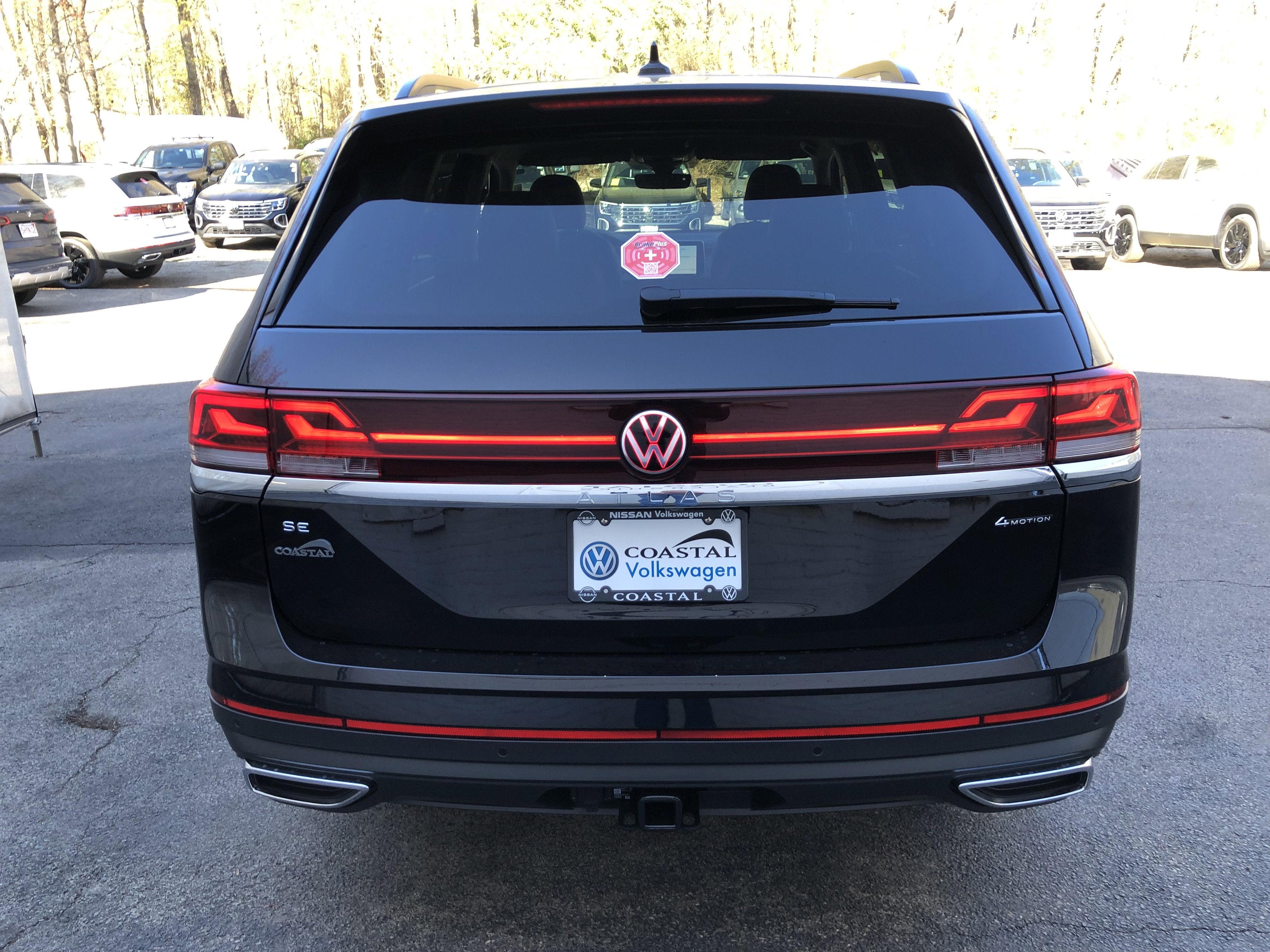 2026 Volkswagen Atlas 2.0T SE w/Technology w/captains chairs, panoramic sunroof and black wheel package