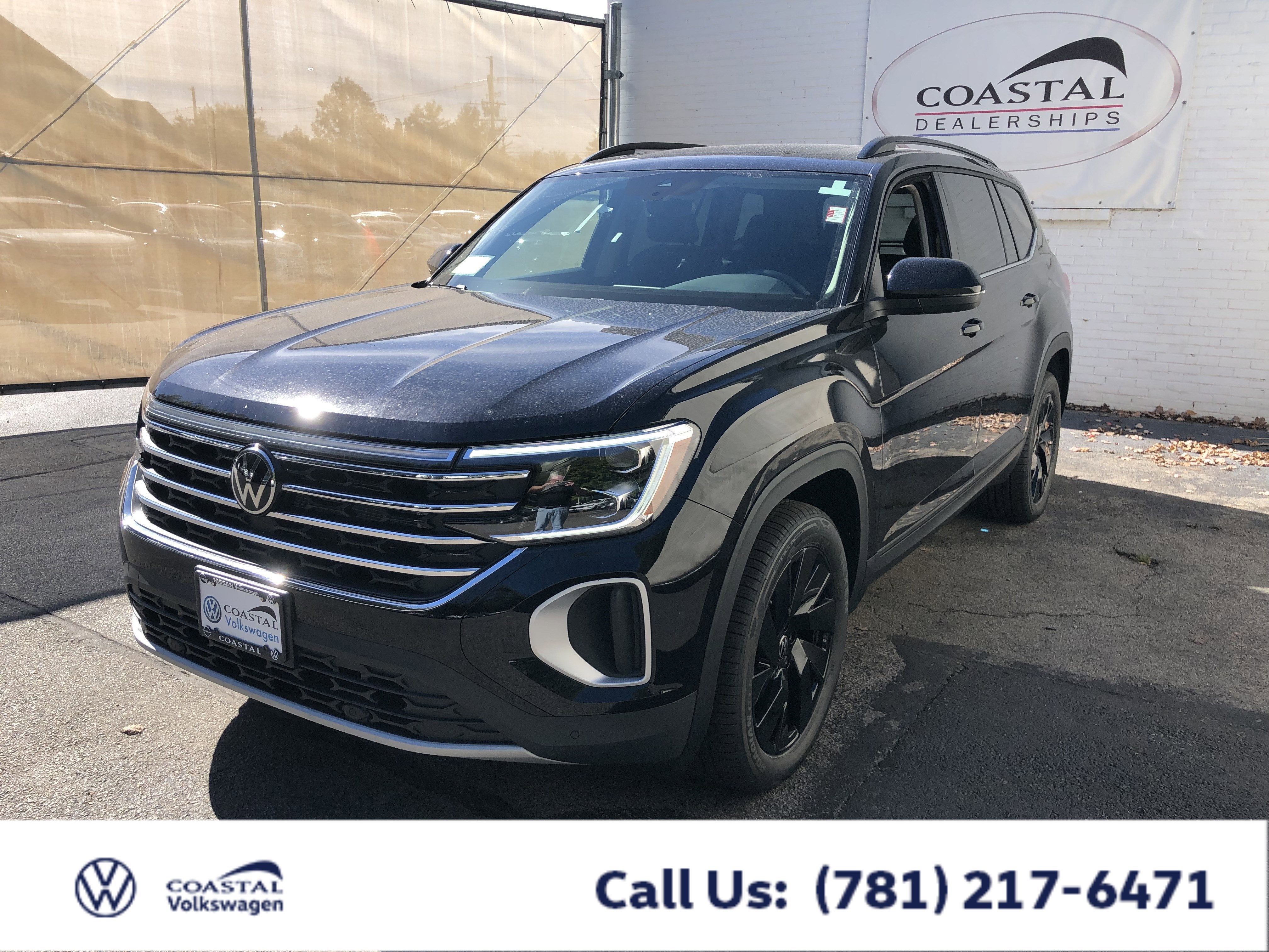 2026 Volkswagen Atlas 2.0T SE w/Technology w/panoramic sunroof and black wheel package