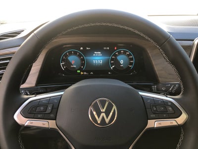 2026 Volkswagen Atlas 2.0T SE w/Technology w/panoramic sunroof and black wheel package