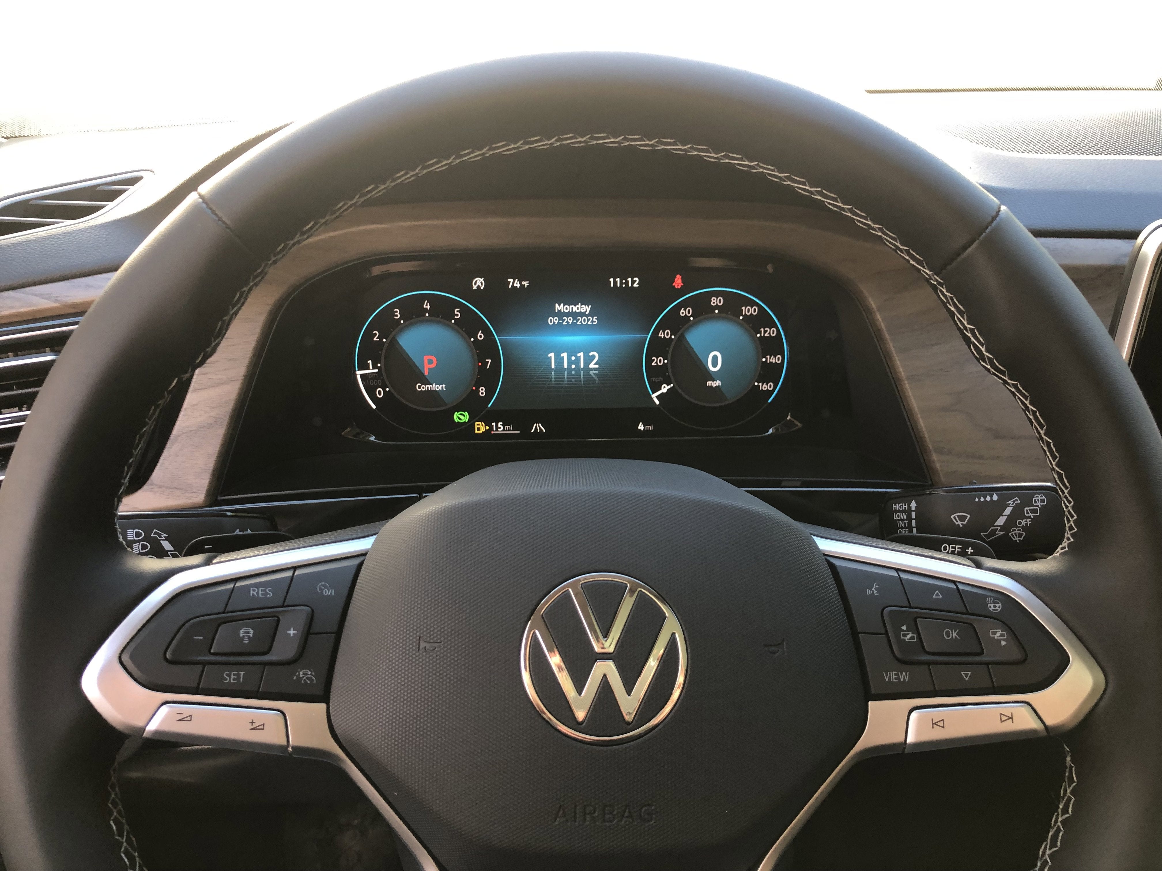 2026 Volkswagen Atlas 2.0T SE w/Technology w/panoramic sunroof and black wheel package