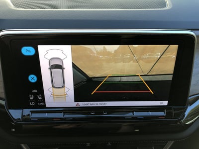 2026 Volkswagen Atlas 2.0T SE w/Technology w/panoramic sunroof and black wheel package