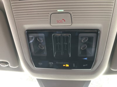 2026 Volkswagen Atlas 2.0T SE w/Technology w/panoramic sunroof and black wheel package