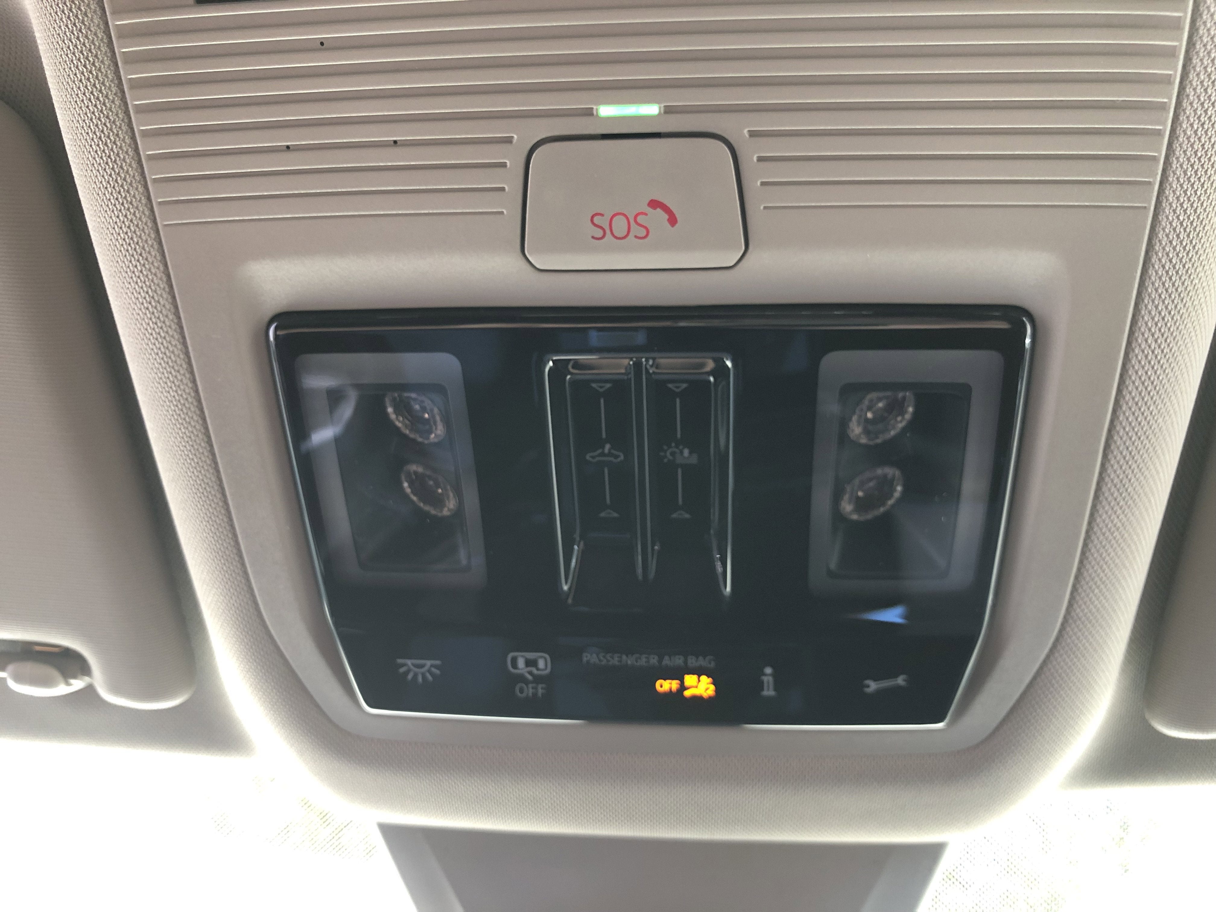 2026 Volkswagen Atlas 2.0T SE w/Technology w/panoramic sunroof and black wheel package