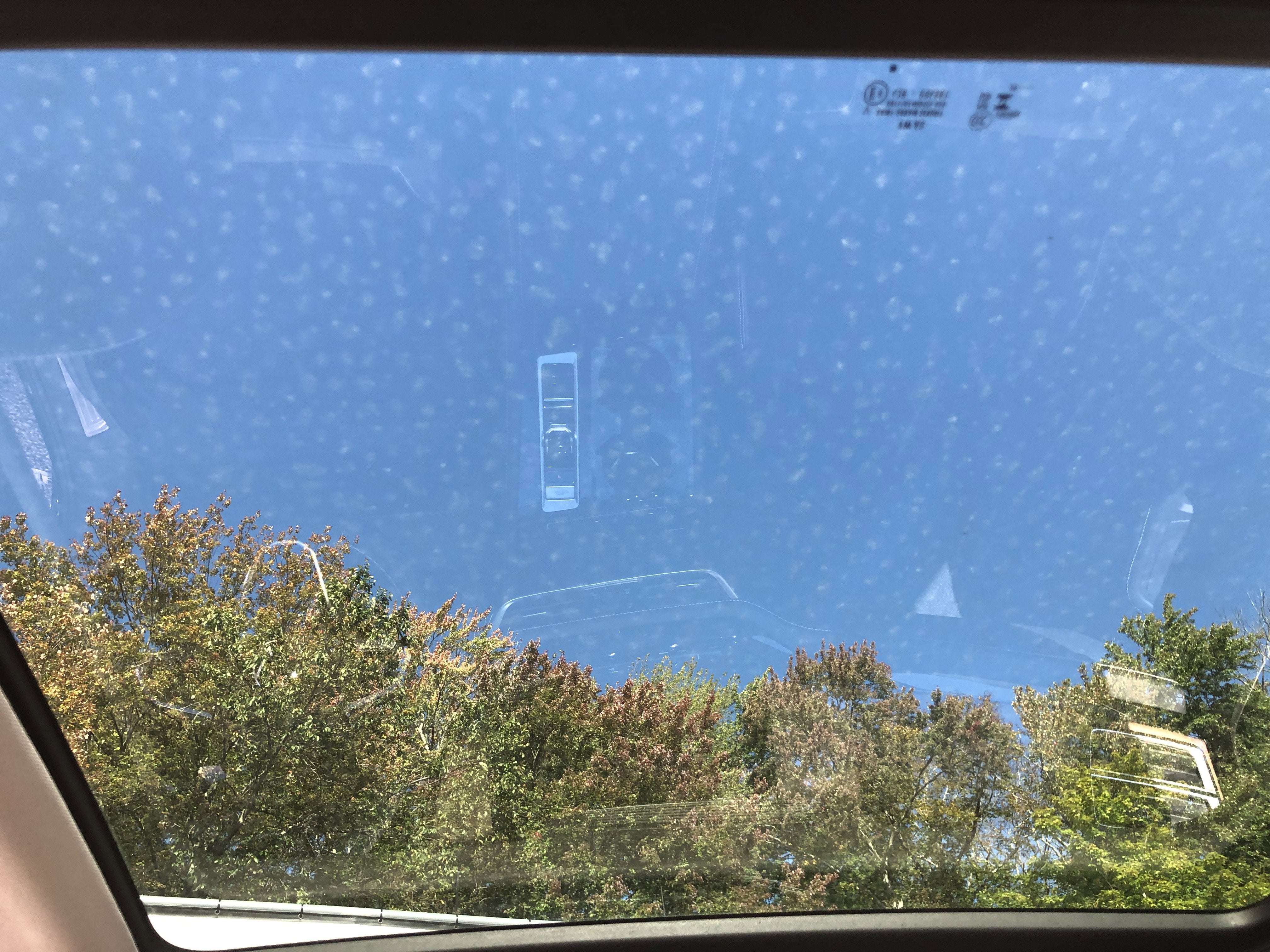 2026 Volkswagen Atlas 2.0T SE w/Technology w/panoramic sunroof and black wheel package