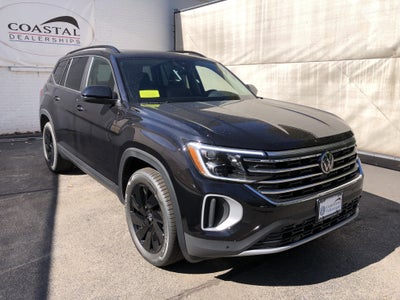 2026 Volkswagen Atlas 2.0T SE w/Technology w/panoramic sunroof and black wheel package