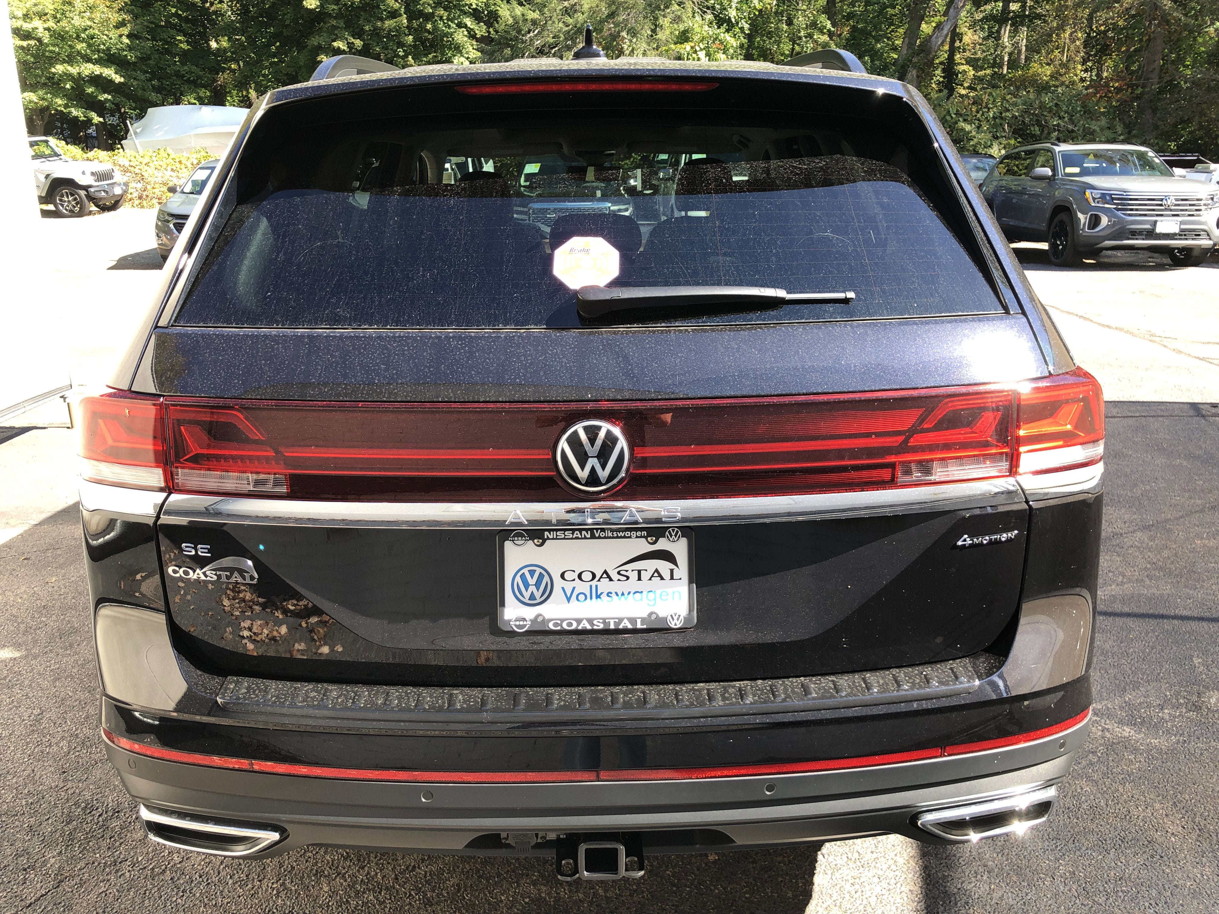 2026 Volkswagen Atlas 2.0T SE w/Technology w/panoramic sunroof and black wheel package